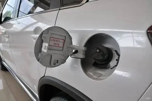 0cvt四驱豪华型--油箱盖开启 / 132