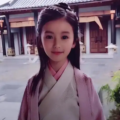 00后童星们是观众看着长大的孩子,她们小小年纪演技惊人,说哭就哭,但