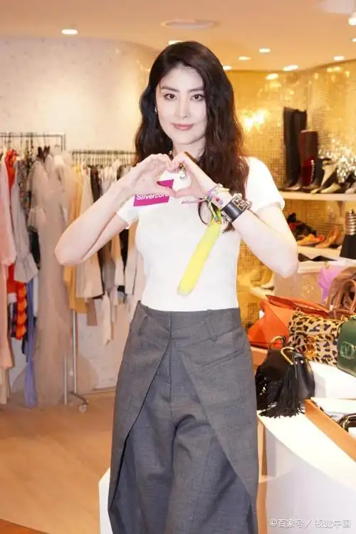 人美心善!陈慧琳举办二手衫慈善义卖 收益将捐给儿童助学基金