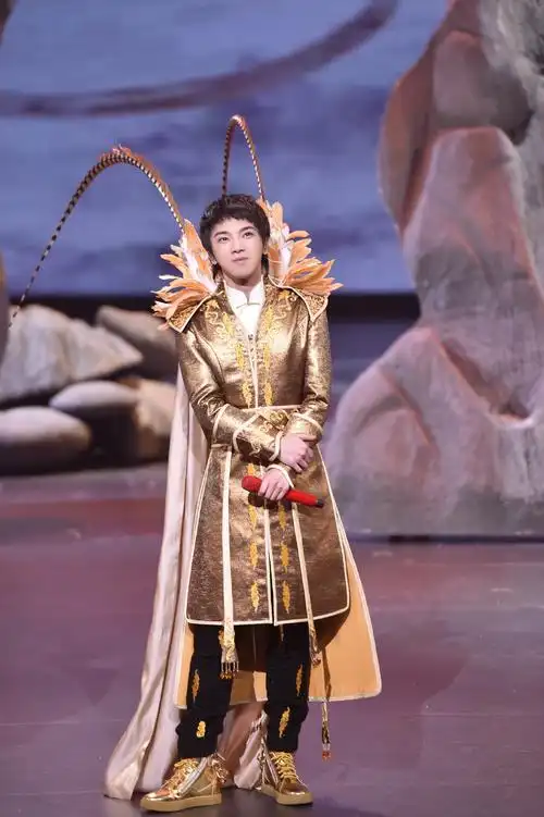 华晨宇穿恨天高大秀音乐天赋172的身高182的才华