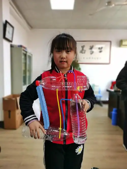 小学生实践与创新能力大赛——东营市胜利第八中学学生科技小作品展示