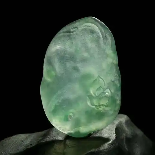 夏日赏荷这些用翡翠来雕刻的荷花才是永生花美美的开在心间