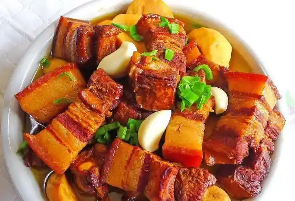 油豆腐炖红烧肉