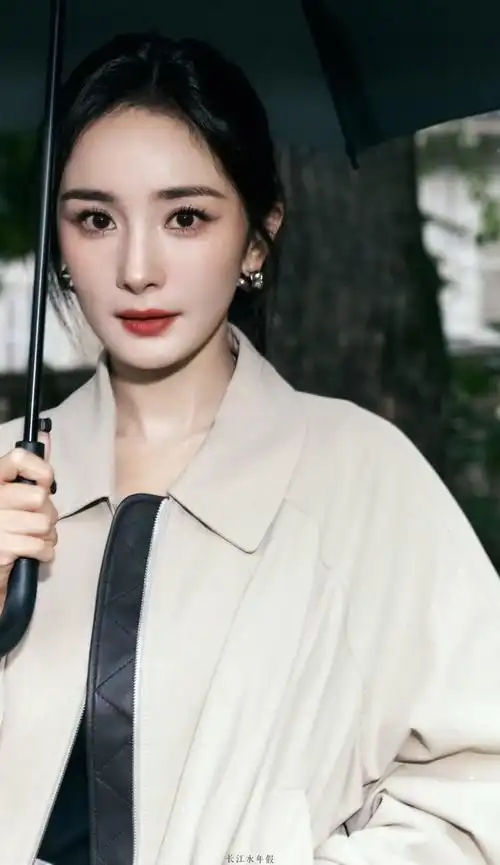 新闻240929杨幂西装优雅霸气引粉丝热赞