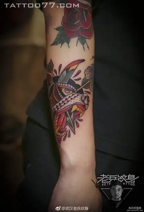 色彩school手臂豹子纹身作品