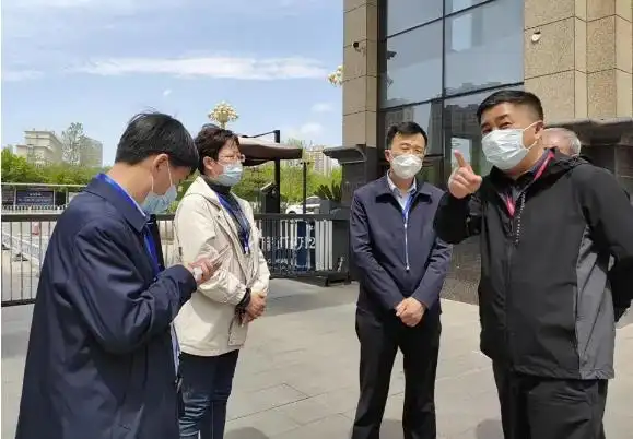 5月12日,承德市副市长张树国来我市视察市场物资储备供应情况.