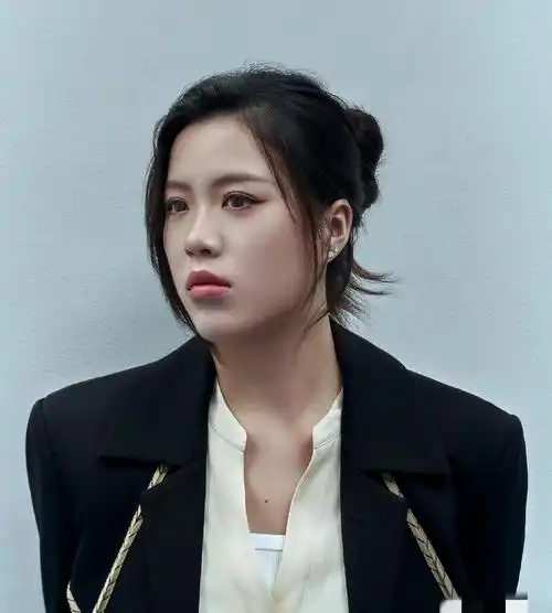 温柔美艳的杨倩,身材丰满,楚楚动人!