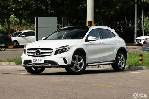 【奔驰gla2018款gla 200 动感版侧前45度车头向左水平汽车图片-汽车