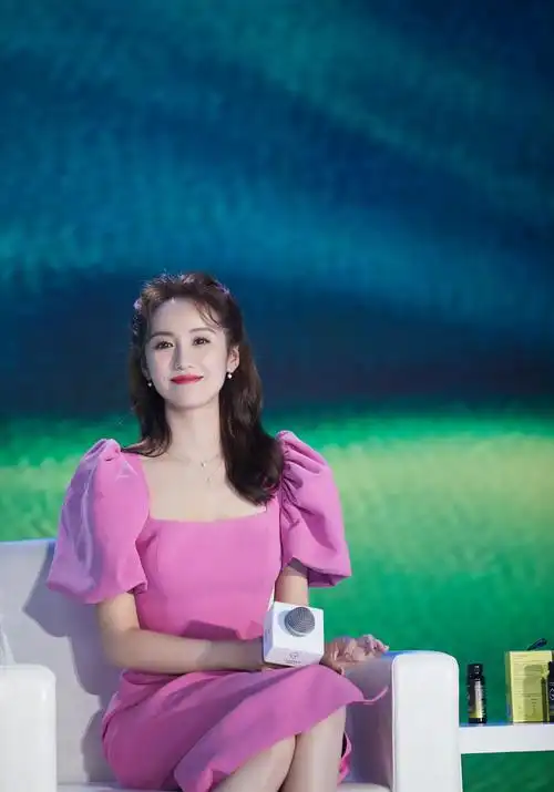 原创热爱瑜伽的吕一素颜也美丽