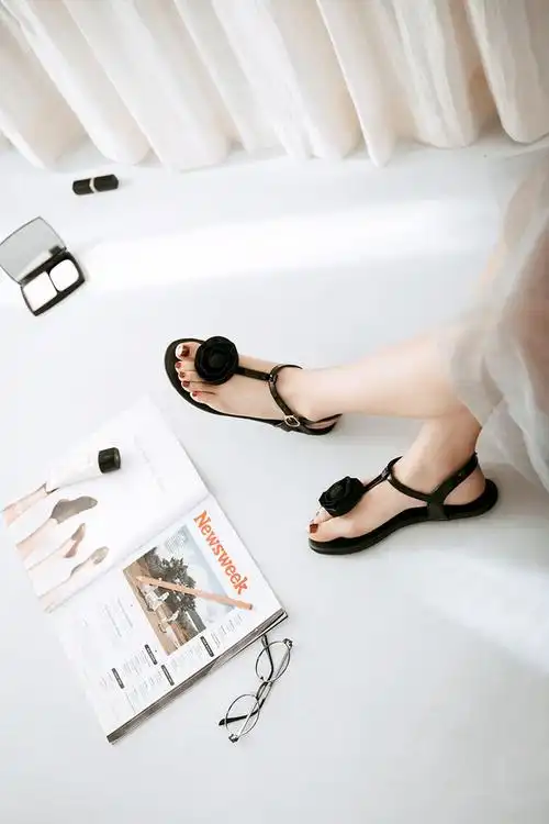 夹趾花朵罗马平底凉鞋女鞋t字夏简约学生黑色平跟软底2017新款