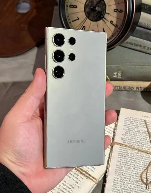 而拥有端侧70亿参数的ai大模的oppo find x7 ultra直接