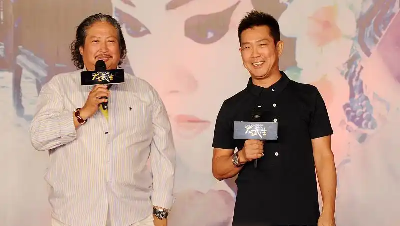 洪金宝成龙元彪铁三角同台竞争,三兄弟心有灵犀,谁能再战江湖?