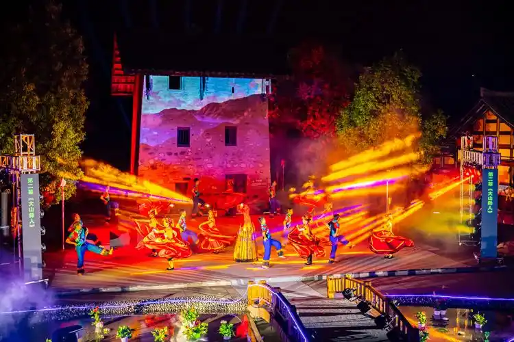 全方位,立体化视听,以独特的安顺场街景沉浸式互动演出的方式,及以"