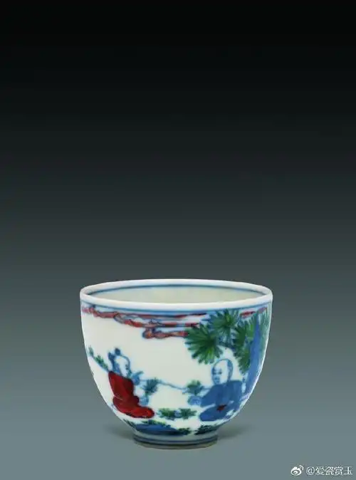 明成化斗彩婴戏纹杯现藏国家博物馆