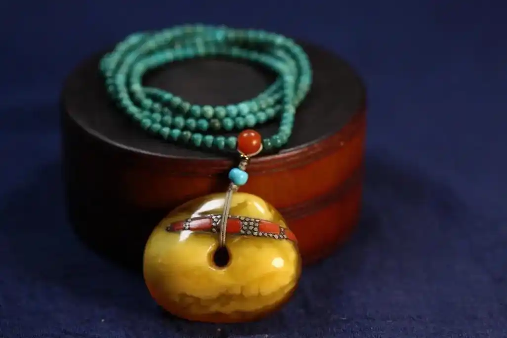 藏区绿松石蜜蜡链,链为原矿老绿松石米珠,高瓷绿松石 - 抖音