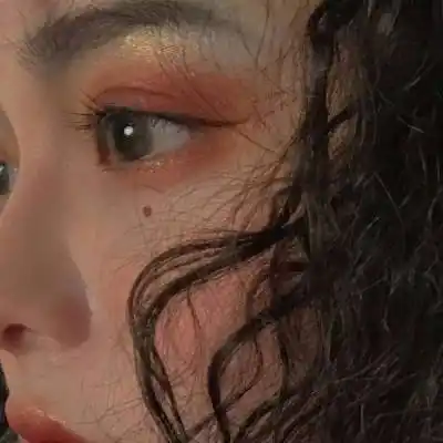 女头眼睛丧 高冷伤感只露半边眼睛的部位头像女 - 女生头像 - 潮人