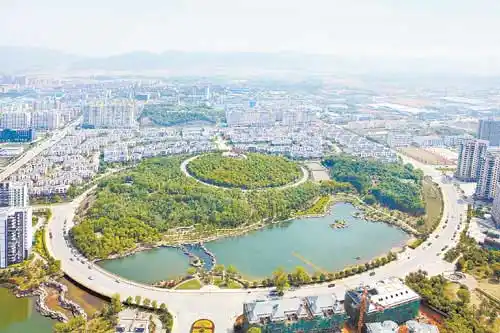 图为长沙大河西先导区麓谷公园. 李锋 摄