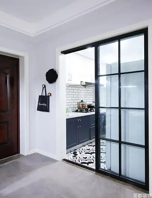 环保的理念渗透在生活的方方面面,白墙黑门.