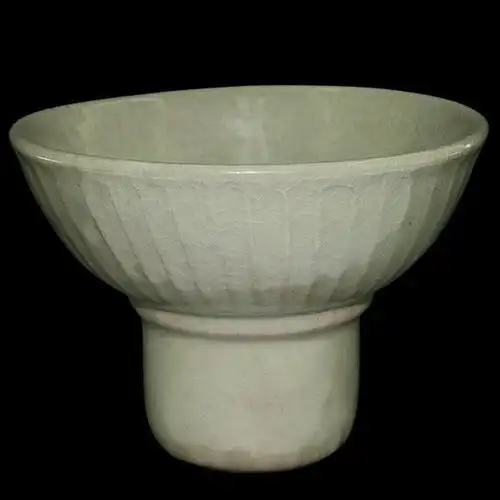 越窑青釉高足碗赏析