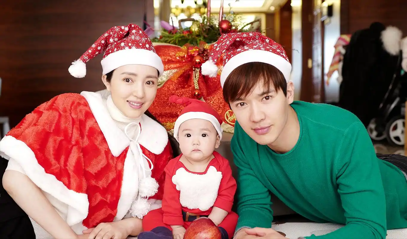 董璇和男友人聚餐,结束牵手走出神情娇羞,拥抱不舍告别