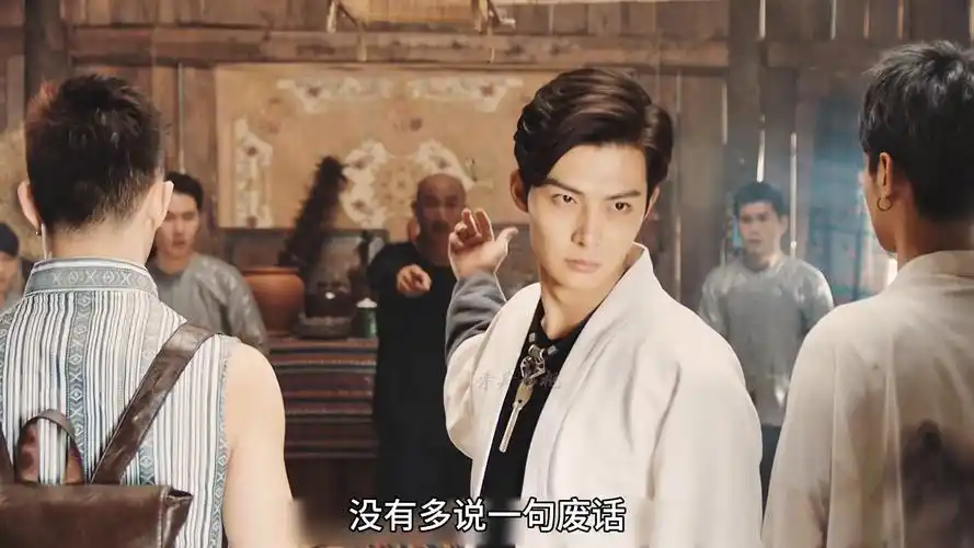 张日山竟然再次见到了佛爷,可佛爷却要将他军法处置