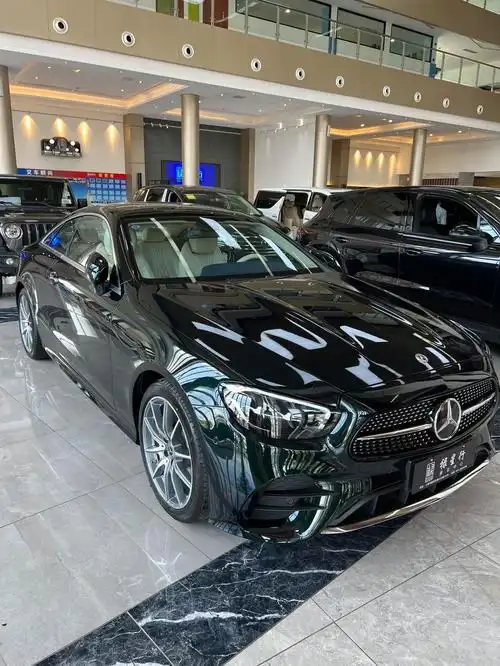 奔驰全新双门轿跑e260祖母绿现车