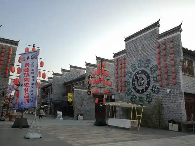 樟树市历史上曾名清江县,是江西四大古镇之一,也是中国四大药都之一.