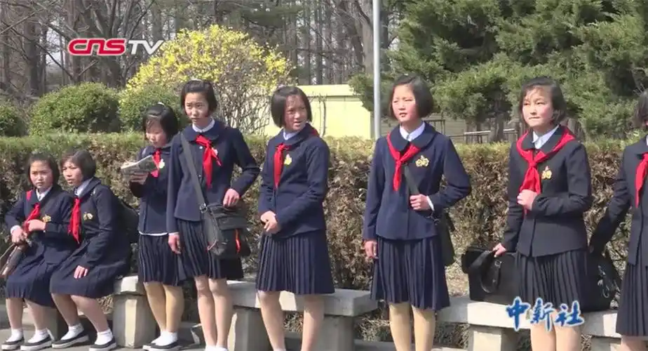 快看!朝鲜大学生"标准发型"长这样