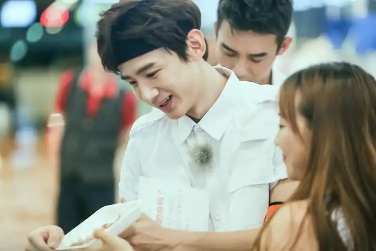 战斗水上冒险王凯为救王嘉尔狂吃活章鱼