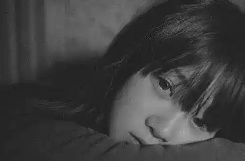 难受想哭的图片