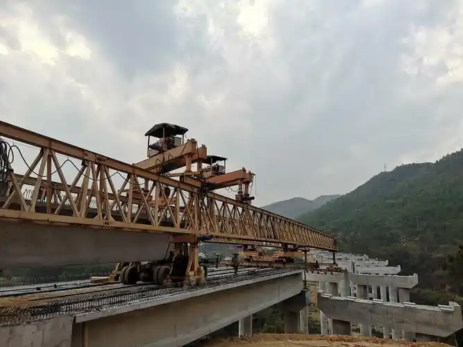 木利大桥架桥机过孔