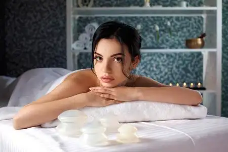 拔罐美容图片-拔罐美容素材-拔罐美容插画-摄图新视界