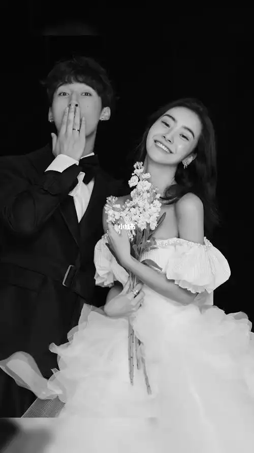 黑白经典婚纱照