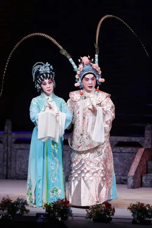 以粤剧粤曲庆建党百年穗港澳粤剧日展演举行