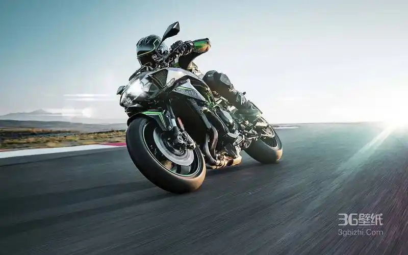 平原高速压弯的重机车,高清摩托车车手壁纸1