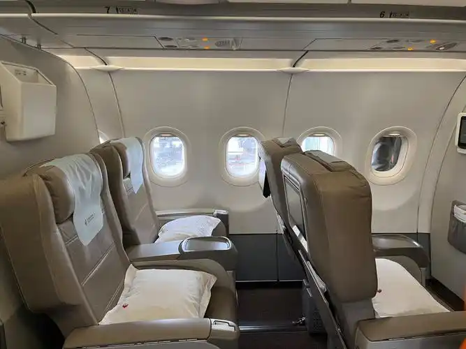 mu5633 东航 sha-urc-khg 魔都-乌鲁木齐-喀什 国内最长航线商务舱