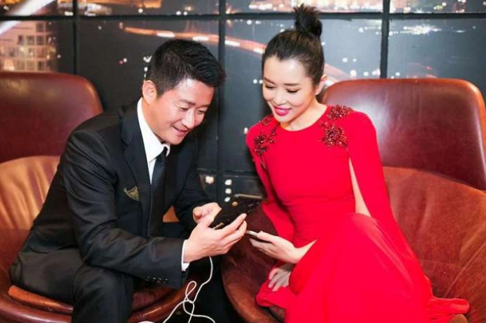 吴京与余男生活照,当众宣布《战狼3》女一号的那一刻谢楠吃醋了