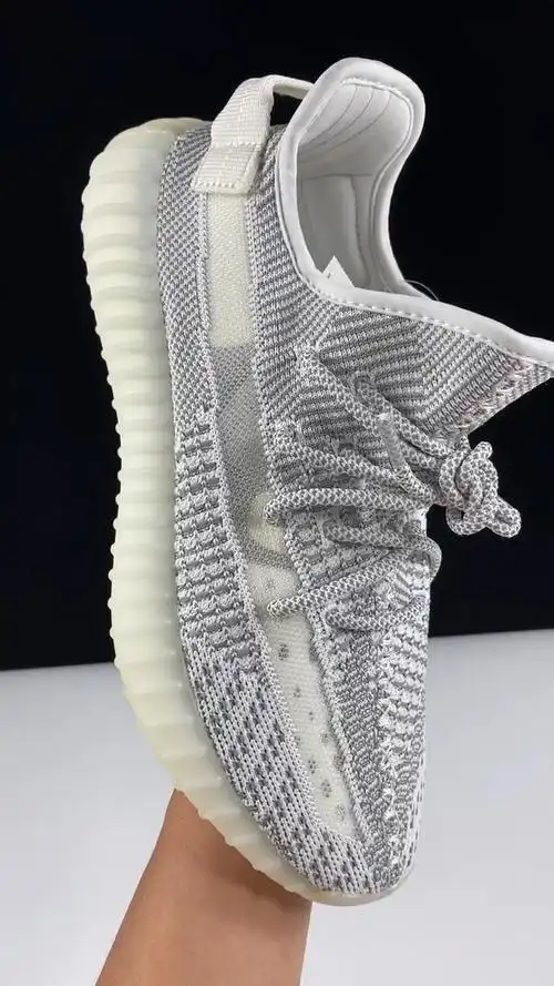 yeezy350v2白天使