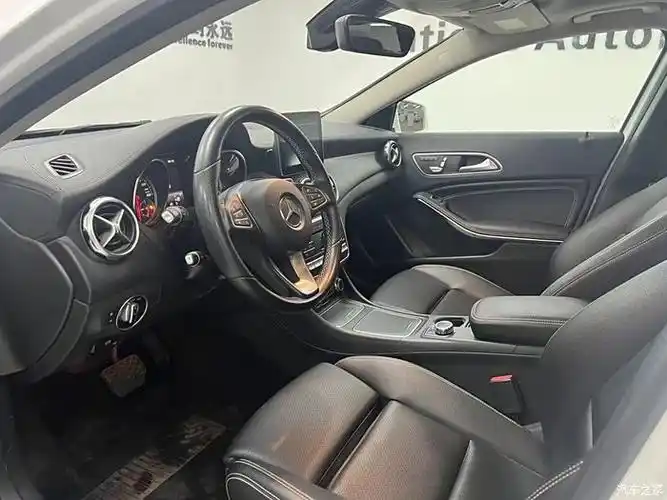 2018年奔驰gla,自动挡2.0t四驱版本,个人一手车,全