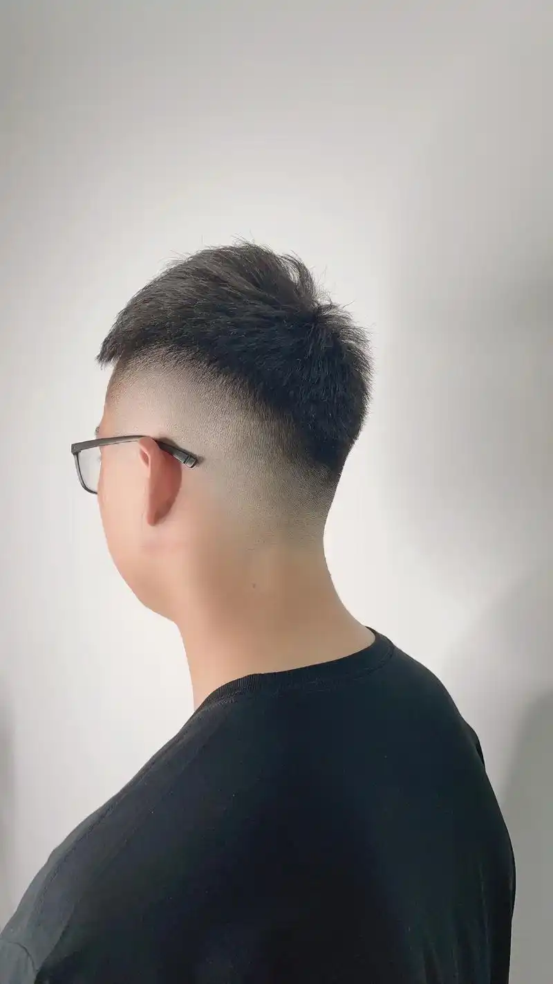 男士发型 #男士渐变发型 #原创作品 #附近哪里做头发好 - 抖音