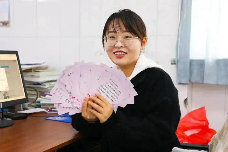 衡水二中│国际妇女节,愿你芳华自在,笑容如花_来源_中国_视窗