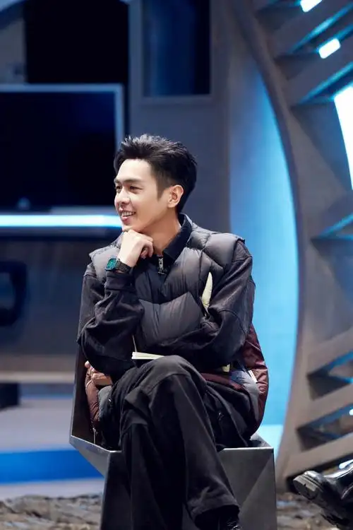 张若昀大侦探太空摄影师张星孩剧照##张若昀大侦探十一宫格剧照