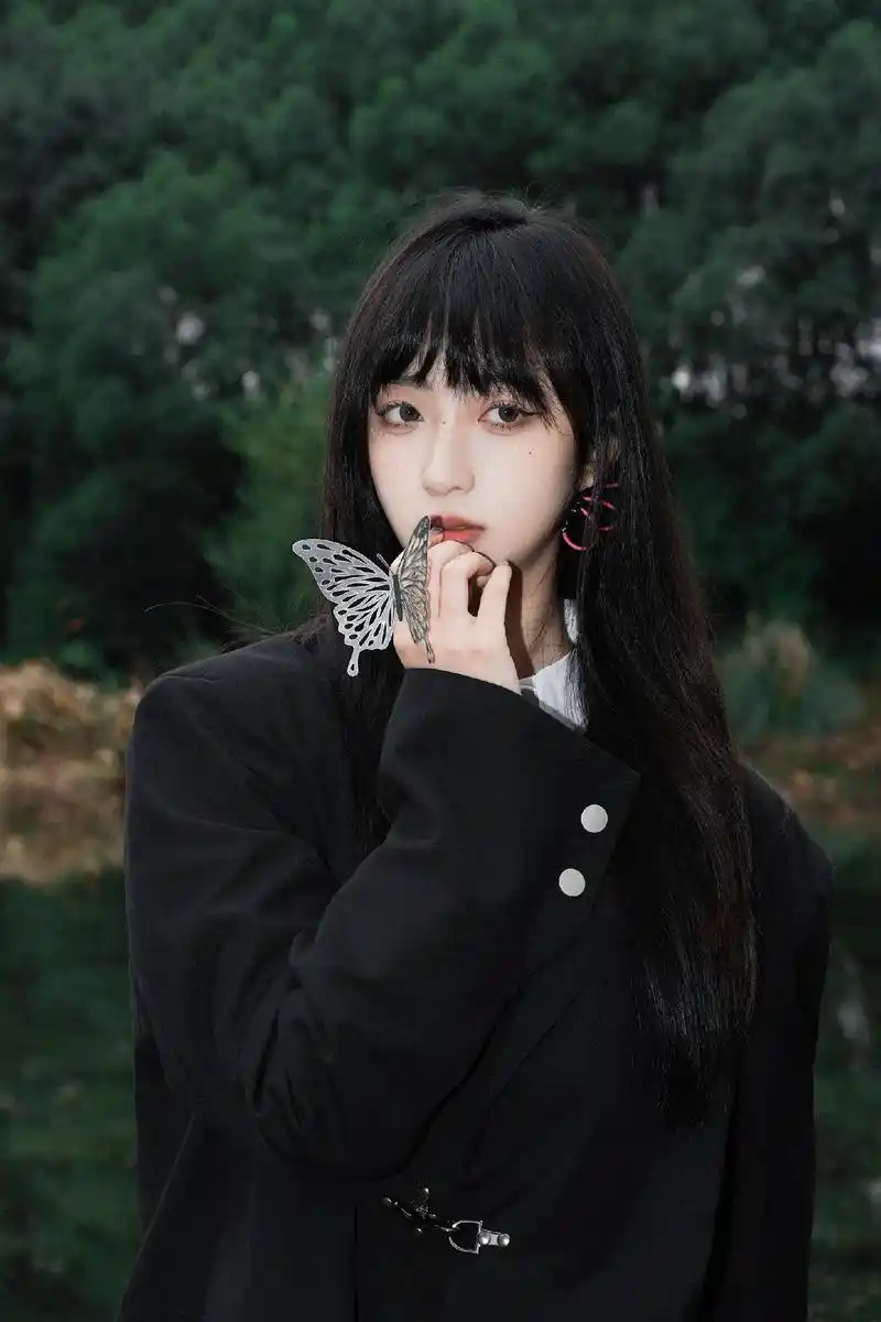 蝴蝶少女.#美女#女神 #写真#高冷  - 抖音