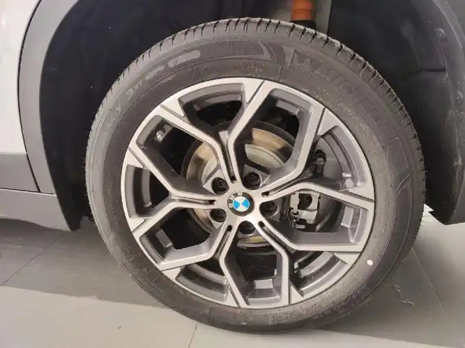 宝马x1轮胎
