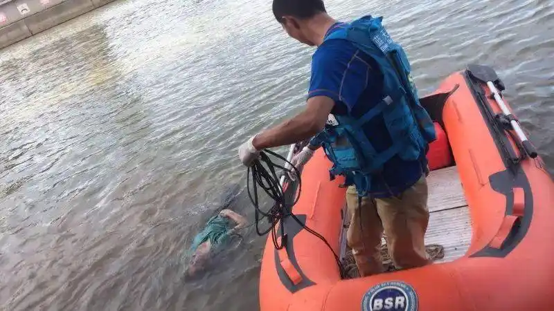 南陵县一女子溺亡青弋江被打捞上岸