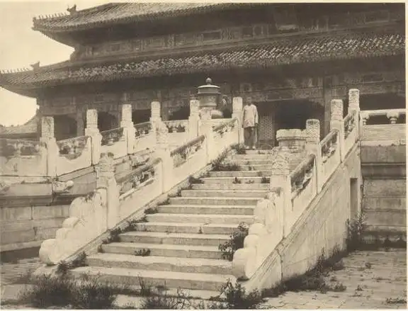 一百多年前,慈禧出逃,这个日本人拍下大量紫禁城内廷私密照片