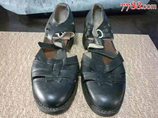 全品80年代*用皮凉鞋