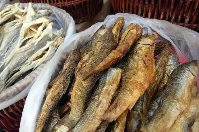 至于预防鼻咽癌,建议做到以下几点:1,尽量少吃腌制食品,如咸鱼,腌肉