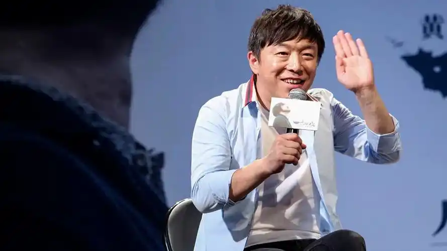 黄渤变成爸爸专业户,自嘲年龄到了,新片为女复仇变身疯批父亲
