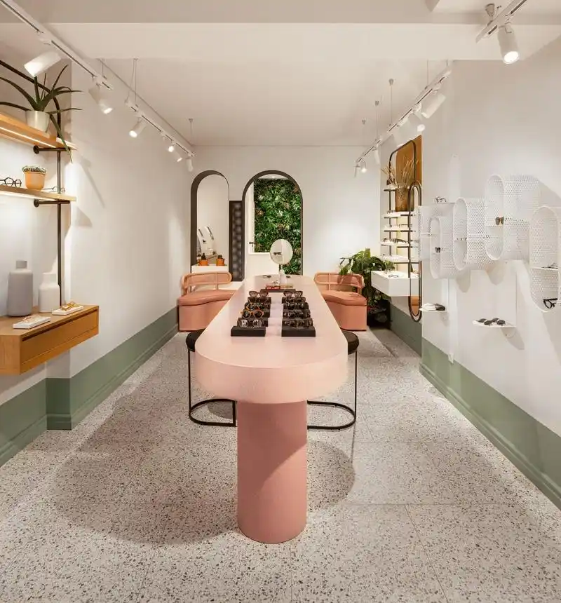 眼镜店告诉你,怎么把门做成橱窗 | urban soul project-建e室内设计网